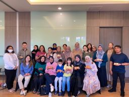 Swiss-Belexpress Jemursari Dorong Edukasi Ekologi dan UMKM Hijau Lewat Workshop Sabun Alami