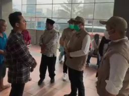 Jemaah Haji Indramayu Kloter 21 KJT Wafat di Pesawat, Kemenhaj Jabar Takziah ke Rumah Duka
