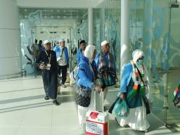 Kloter 22 Tiba di Kertajati, 555 Jemaah Haji Cimahi Pulang Lengkap & Sehat