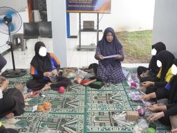 Merajut Asa di Balik Jeruji: WBP Perempuan Rutan Pemalang Sulap Benang Jadi Karya Bernilai Ekonomi