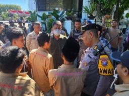 ‎Gempar Jatim Demo di Dua Tempat, Soroti Pengadaan Pompa Air