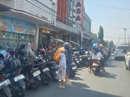 Kemacetan Rutin di Depan Basa Toserba Bikin Pengendara Elus Dada