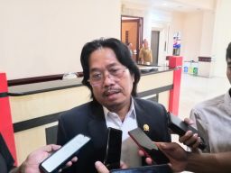 ‎Budi Leksono Soroti Lambatnya Penertiban Kabel Optik Semrawut di Surabaya