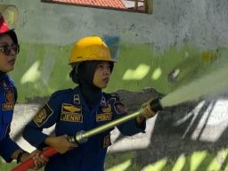 Air Mata dan Peluh Srikandi Damkar Pemalang Selamatkan Pondok Pesantren dari Musibah Kebakaran