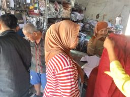 Toko Seragam di Pemalang Diserbu Pembeli Jelang Masuk Sekolah Tahun Ajaran Baru
