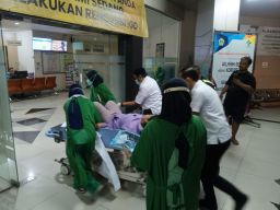 Detik-Detik Satlantas Polres Gresik Selamatkan Ibu yang Hendak Melahirkan di Dalam Mobil
