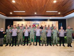 Semangat "Jogo Jatim": Kapolda dan Pangdam V/Brawijaya Perkuat Soliditas TNI-Polri