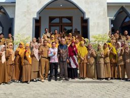 Momen Haru, SMP Negeri 1 Petarukan Lepas Tiga Guru Purna Bakti Setelah Puluhan Tahun Mengabdi