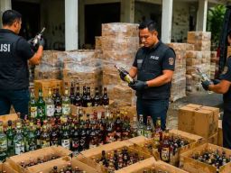 Modus COD Terbongkar, Ribuan Botol Miras Disita Polisi di Leuwimunding
