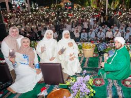 Sholawat di Grahadi Tak Hanya Menyatukan Hati, Lia Istifhama Soroti Manfaat bagi UMKM