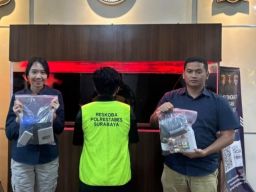 Polrestabes Surabaya Ungkap Jaringan Tembakau Sintetis, Satu Kurir Dibekuk