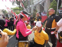 HUT ke-81 RI, Polrestabes Surabaya Ajak Warga Semarakkan Kemerdekaan dengan Lomba Tradisional