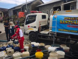 IKA SMANSA 94 Pemalang Gelontorkan Ribuan Liter Air Bersih untuk Warga Pemalang Selatan