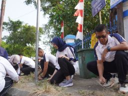 Sambut HUT RI Ke-81, Rutan Pemalang Gelar Kerja Bakti Bersih Lingkungan Kantor dan Fasilitas Umum