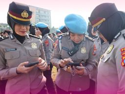 Jelang HUT Polwan ke-78, Polda Jatim Periksa Sikap Tampang Personel Polwan
