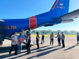 Polri Kerahkan Jalur Laut dan Udara Salurkan Bantuan ke Korban Gempa Flores