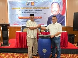 Dari Sampah Organik Jadi Ketahanan Pangan, Cak Yebe Bagikan 200 Tong Komposter di Dapil 5