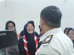 Siswi Al Ibrah Gresik Mengintip Sisi Humanis Rutan Surabaya