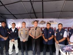 Polda Jatim dan Tim Gabungan Lakukan Penindakan dan Penegakan Hukum Narkoba di Jalan Kunti