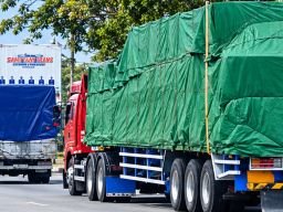 Puluhan Truk Kuasai Bahu Jalan Pantura Comal, Satlantas Pemalang Tunggu Rambu Untuk Bertindak?