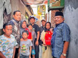 Politisi PDI Perjuangan Abdul Malik Turun Langsung Bantu Warga Bulak Banteng ‎