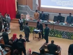 Sandi Fahmi Fatwa Resmi Dilantik sebagai Anggota DPRD Majalengka PAW Masa Jabatan 2024–2029.