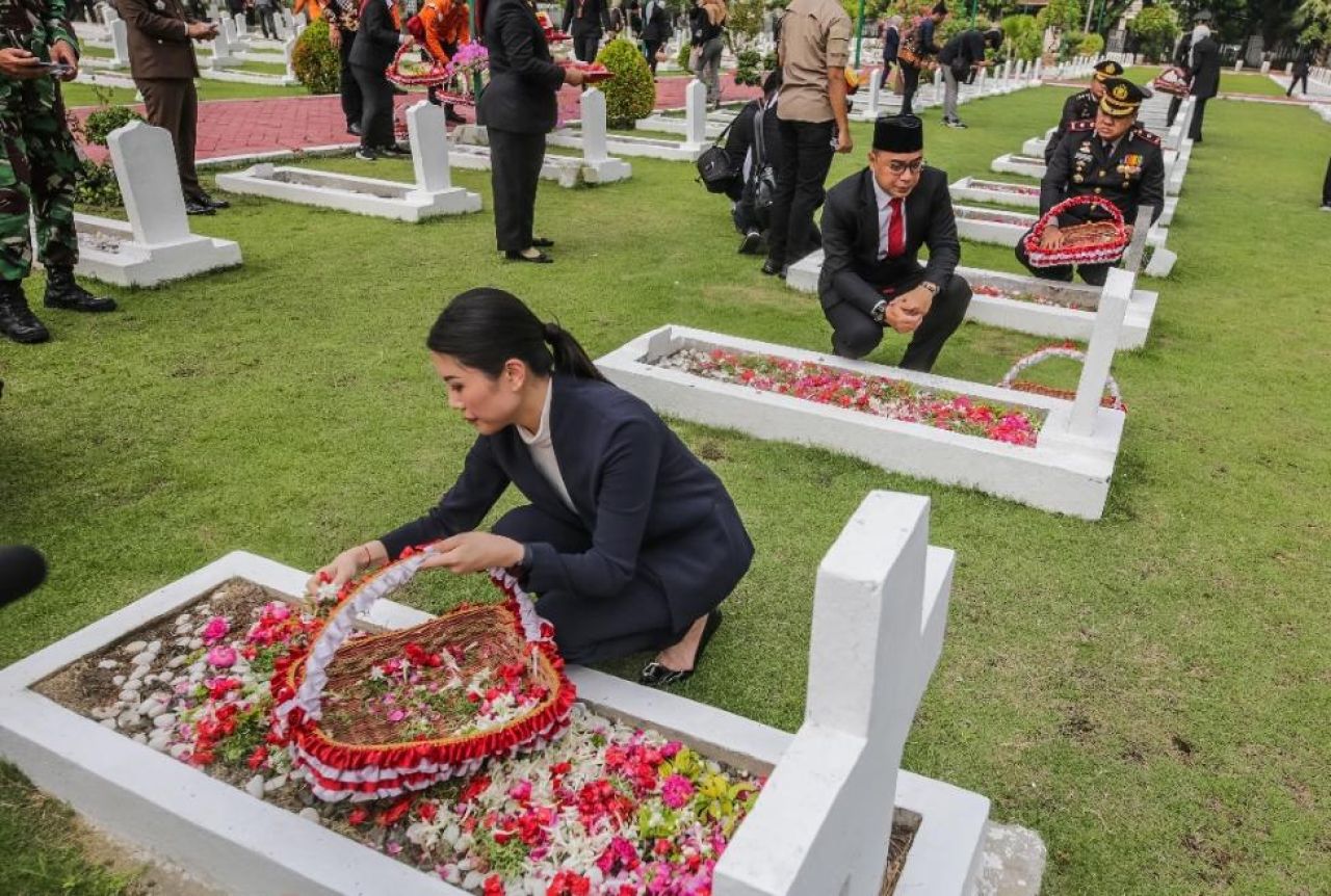 Ziarah di TMP Kusuma Bangsa, Wamenparekraf RI: Indonesia Telah Lewati Salah Satu Ujian Terberat