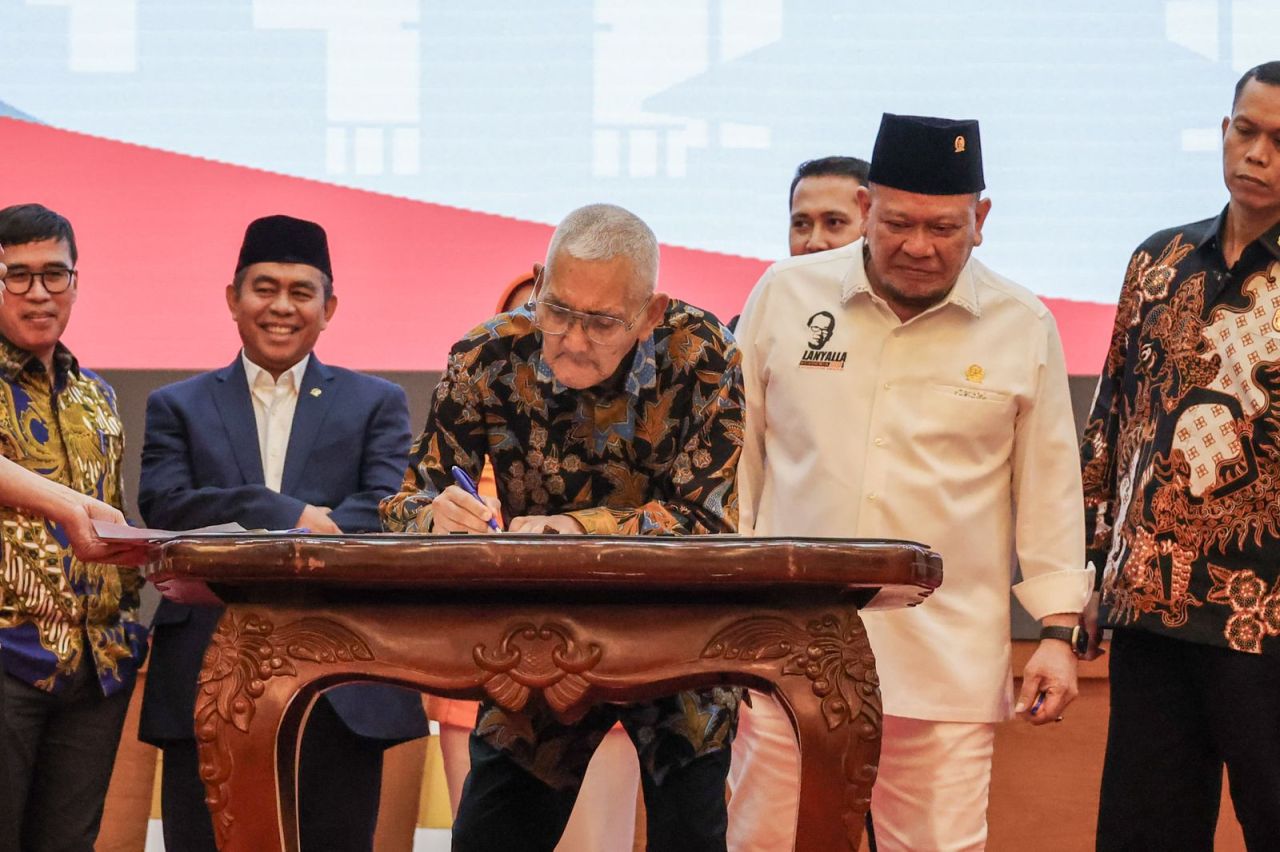 Penyampaian Maklumat Presidium Konstitusi dan pimpinan DPD RI