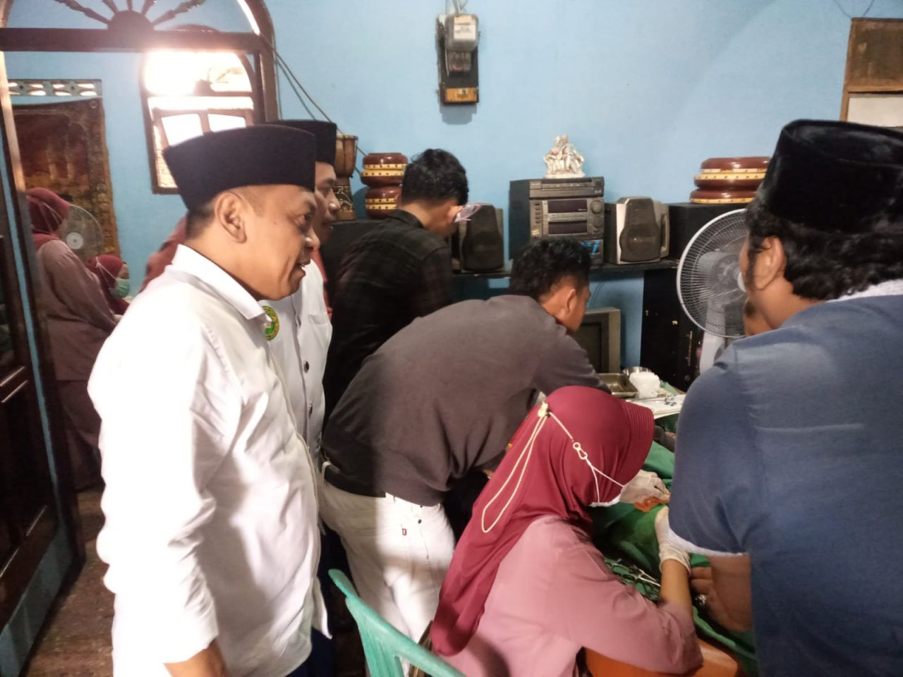 Warga Gelar Khitanan Massal Secara Swadaya, Anas: Rawat Gotong Royong dan Guyub Rukun