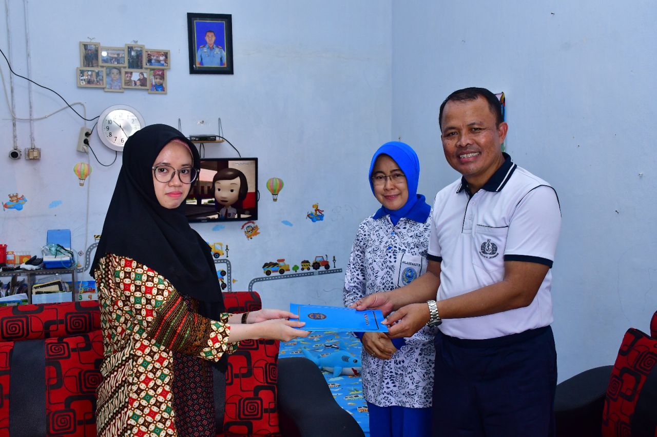 Anjangsana Jumat Berkah, Danpuspenerbal Kunjungi Tiga Keluarga Warakauri