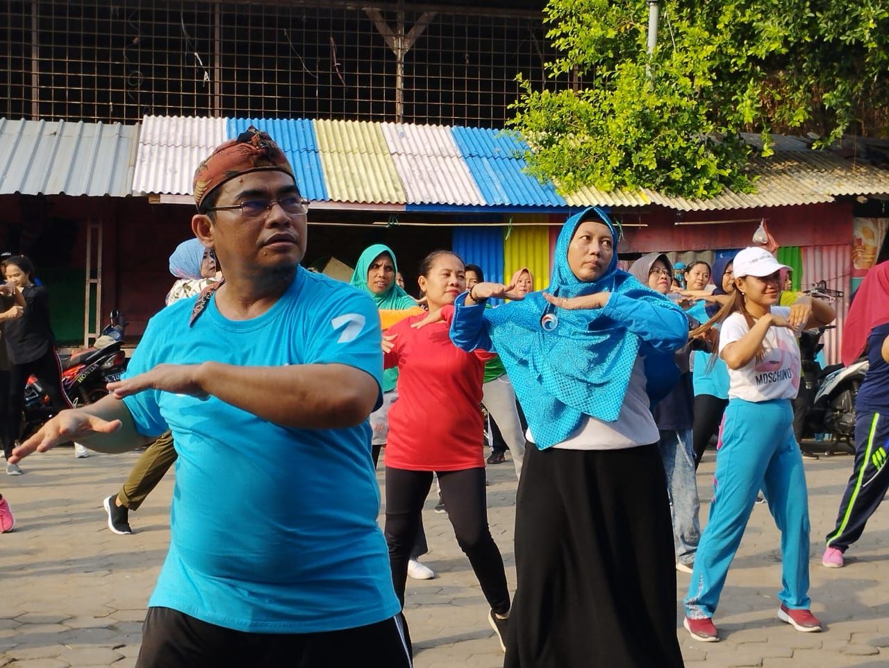 Bangkitkan Semangat, Caleg Partai Gelora Senam Pagi Bersama Warga