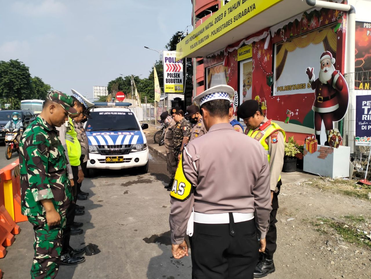 Operasi Lilin Semeru, Babinsa Tembok Dukuh Ikut Serta Mengamankan Nataru