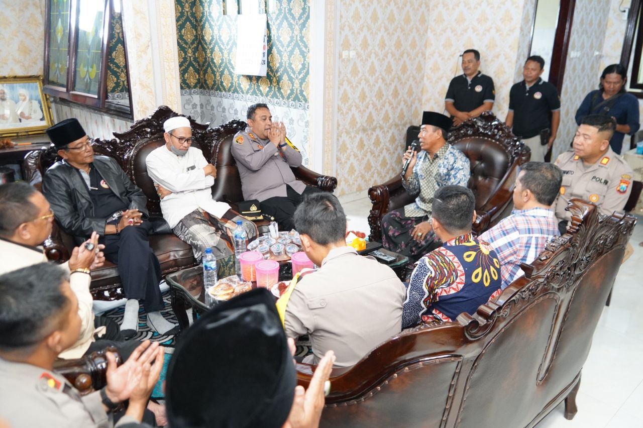 Dukung Pemilu Damai, Polres Pelabuhan Tanjung Perak Jalin Silaturahmi dengan Ormas Madura Bersatu