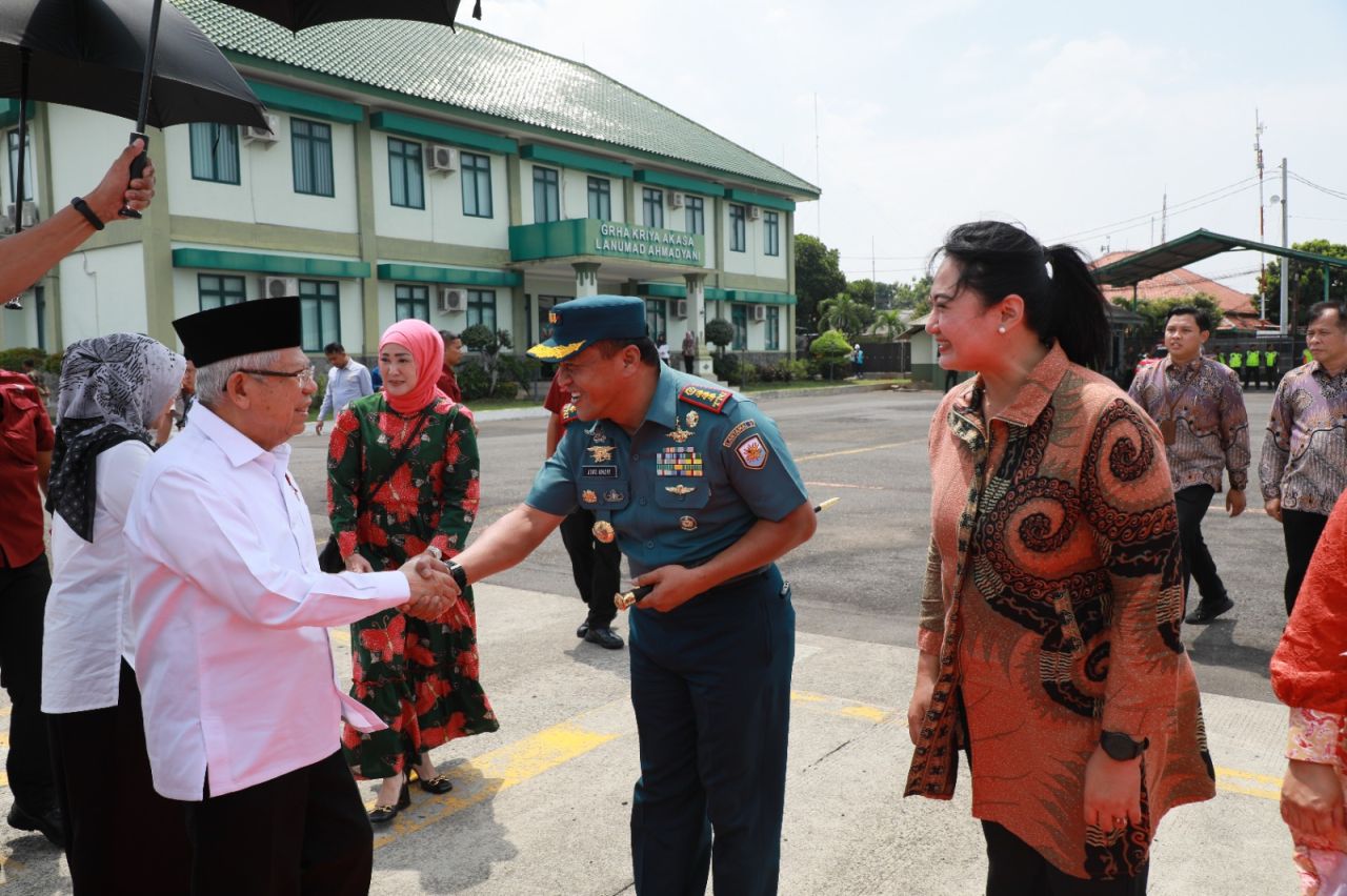 Danlanal Semarang Antar Keberangkatan Wakil Presiden RI