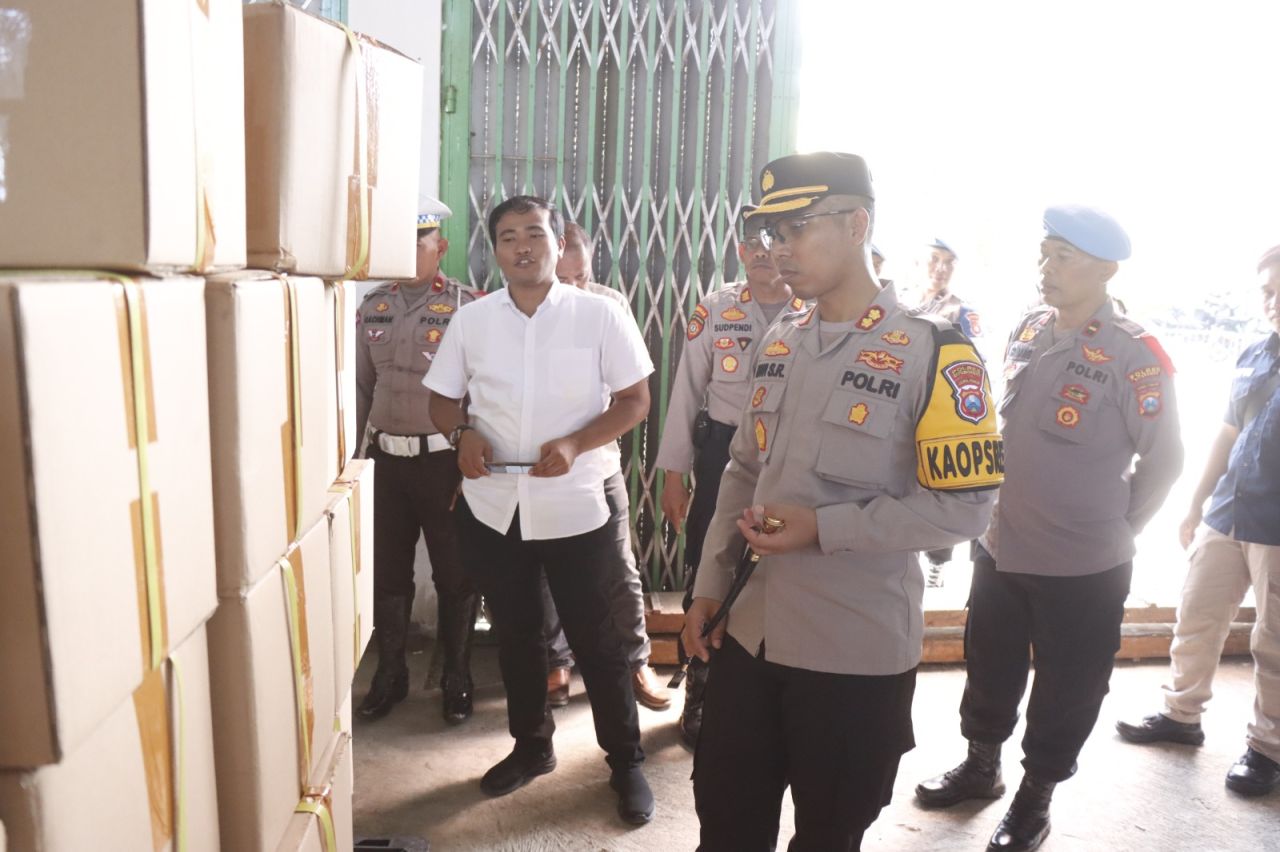 Pemilu 2024, Kapolres Situbondo Cek Keamanan Gudang Logistik KPU