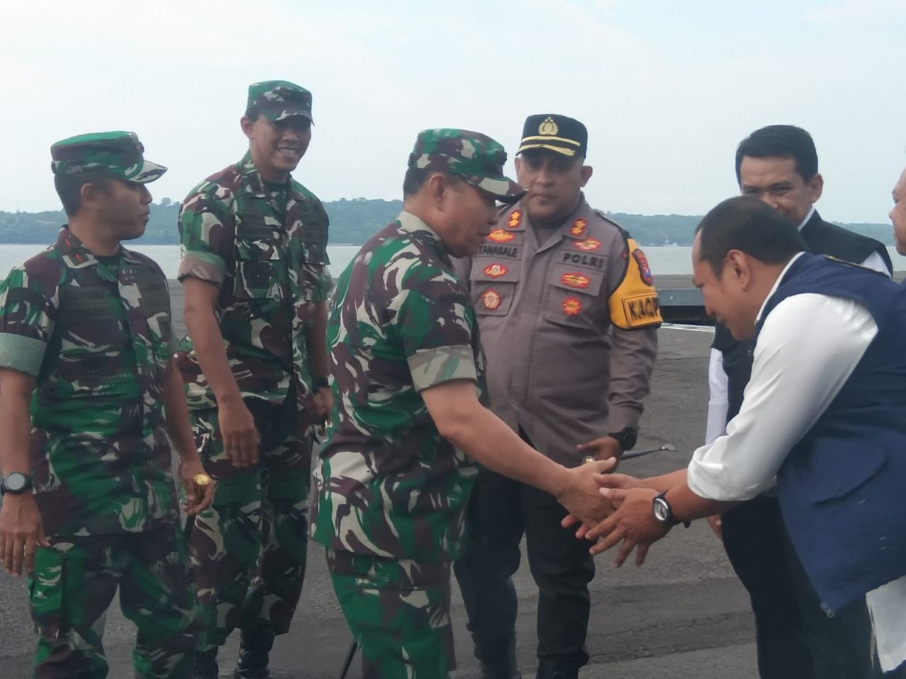 Dandim Surabaya Utara, Dampingi Forkopimda Jatim Tinjau Kesiapan Moda Transportasi Angkutan Laut