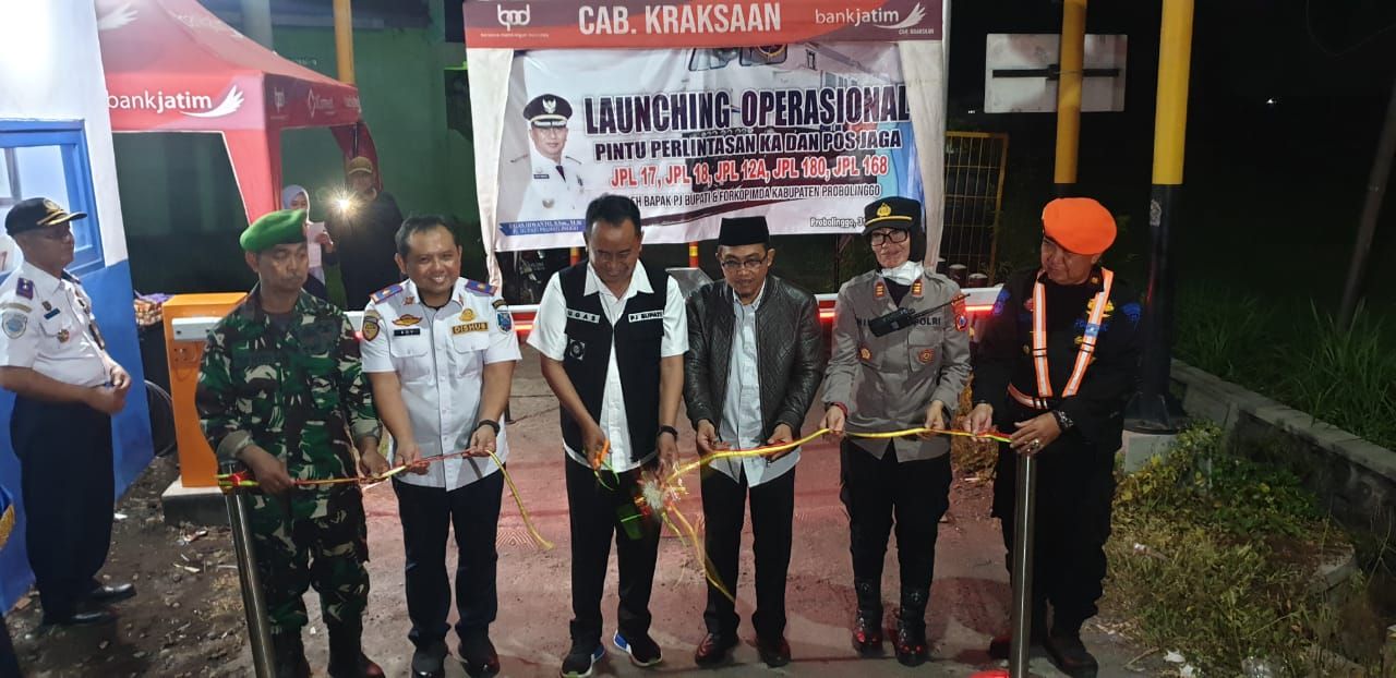 Bupati Probolinggo Resmikan Palang Pintu Kereta Api JPL 17 di Leces