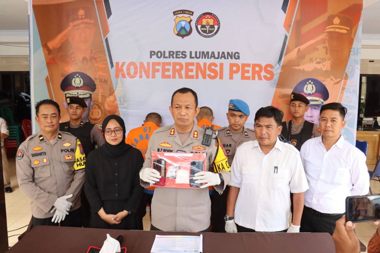 Bekuk Dua Pria  Polres Lumajang Peredaran Sabu Seberat 50 gram