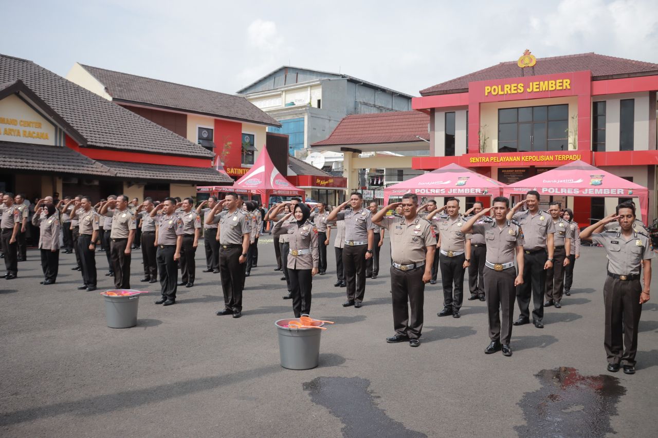 Puluhan Anggota dan ASN Polri Polres Jember Naik Pangkat, Ini Pesan Kapolres