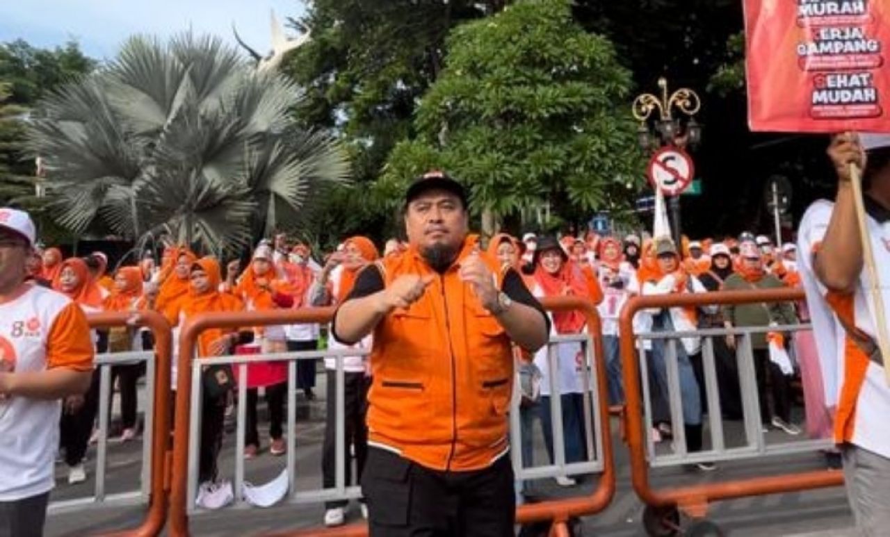 Flash Mob di Depan KBS PKS Surabaya Sosialisasi Pasangan AMIN