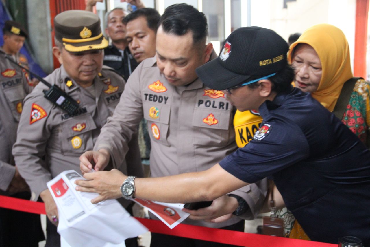 Monitoring Keamanan Logistik Pemilu 2024, Polres Kediri Kota Mengecek Gudang KPU