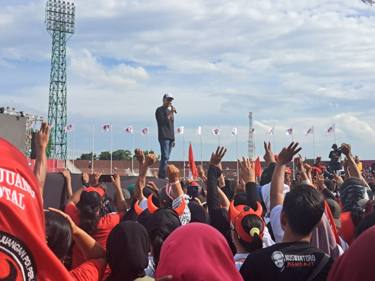 Hajatan Rakyat, Pendukung Ganjar-Mahfud Padati GOR Sidoarjo