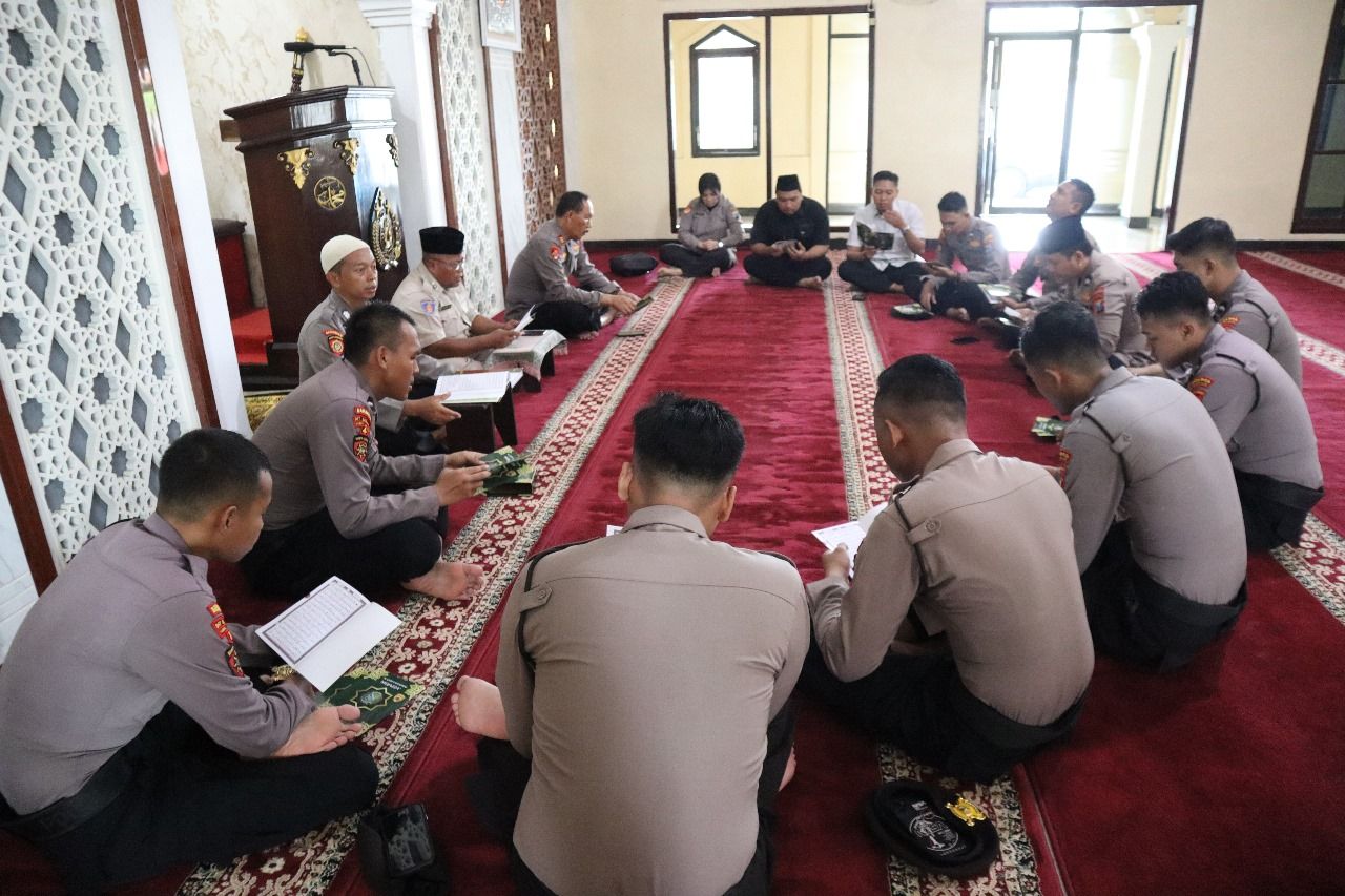 Doakan Pemilu 2024 Damai, Polres Bangkalan Gelar Khotmil Qur'an