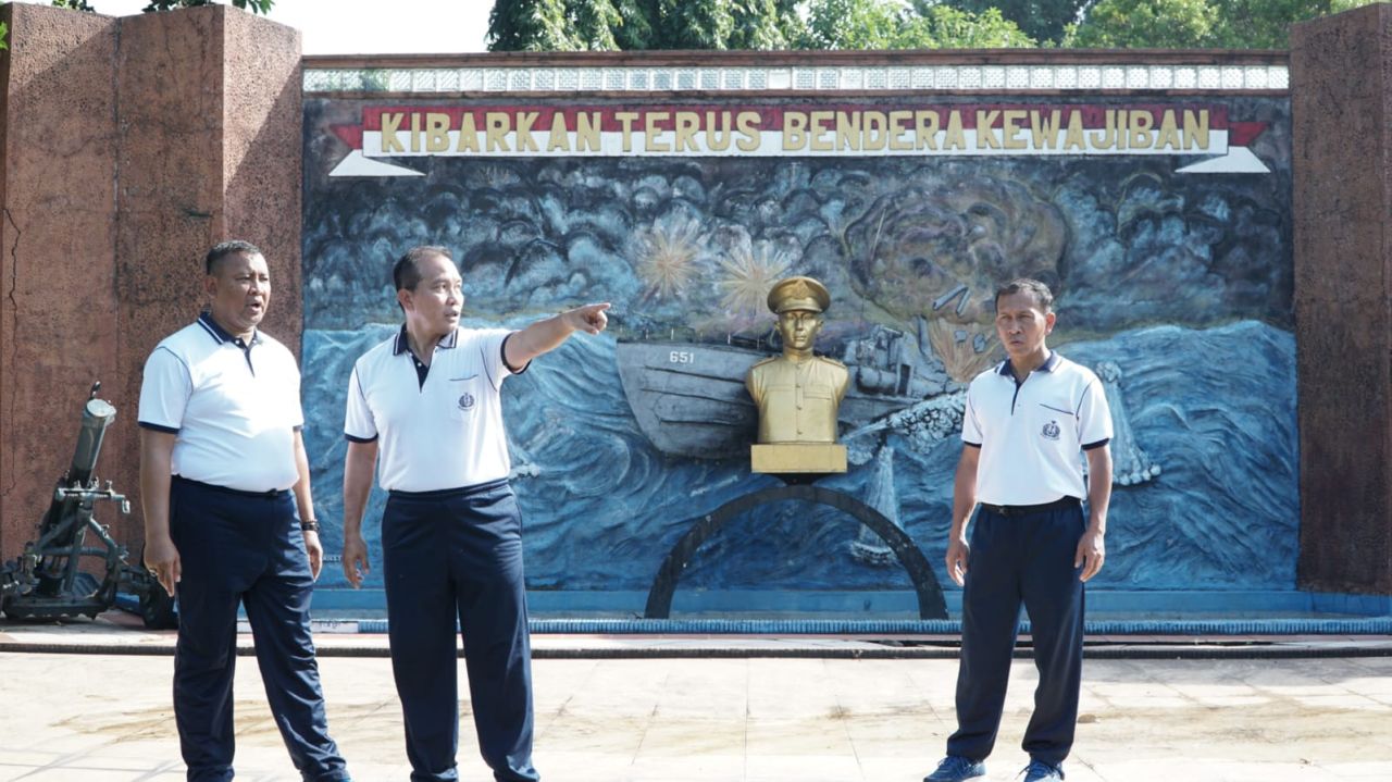 Kurve Gempal Terbesar Bentuk Kepedulian Kodiklatal Jaga Kebersihan Lingkungan