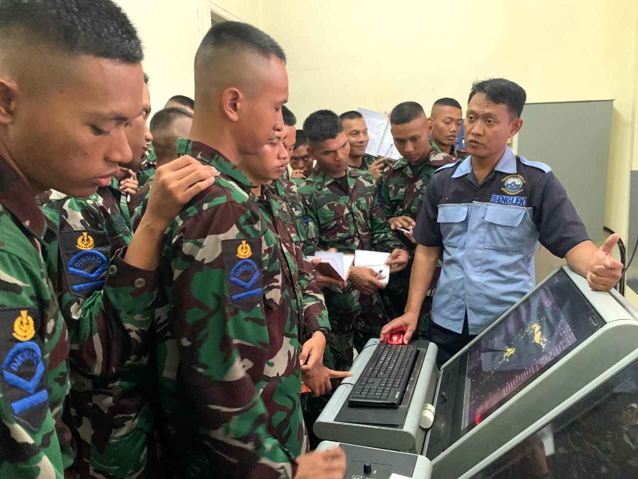 Puluhan Siswa Pusdiklek Kodiklatal Dalami Sistem Navigasi