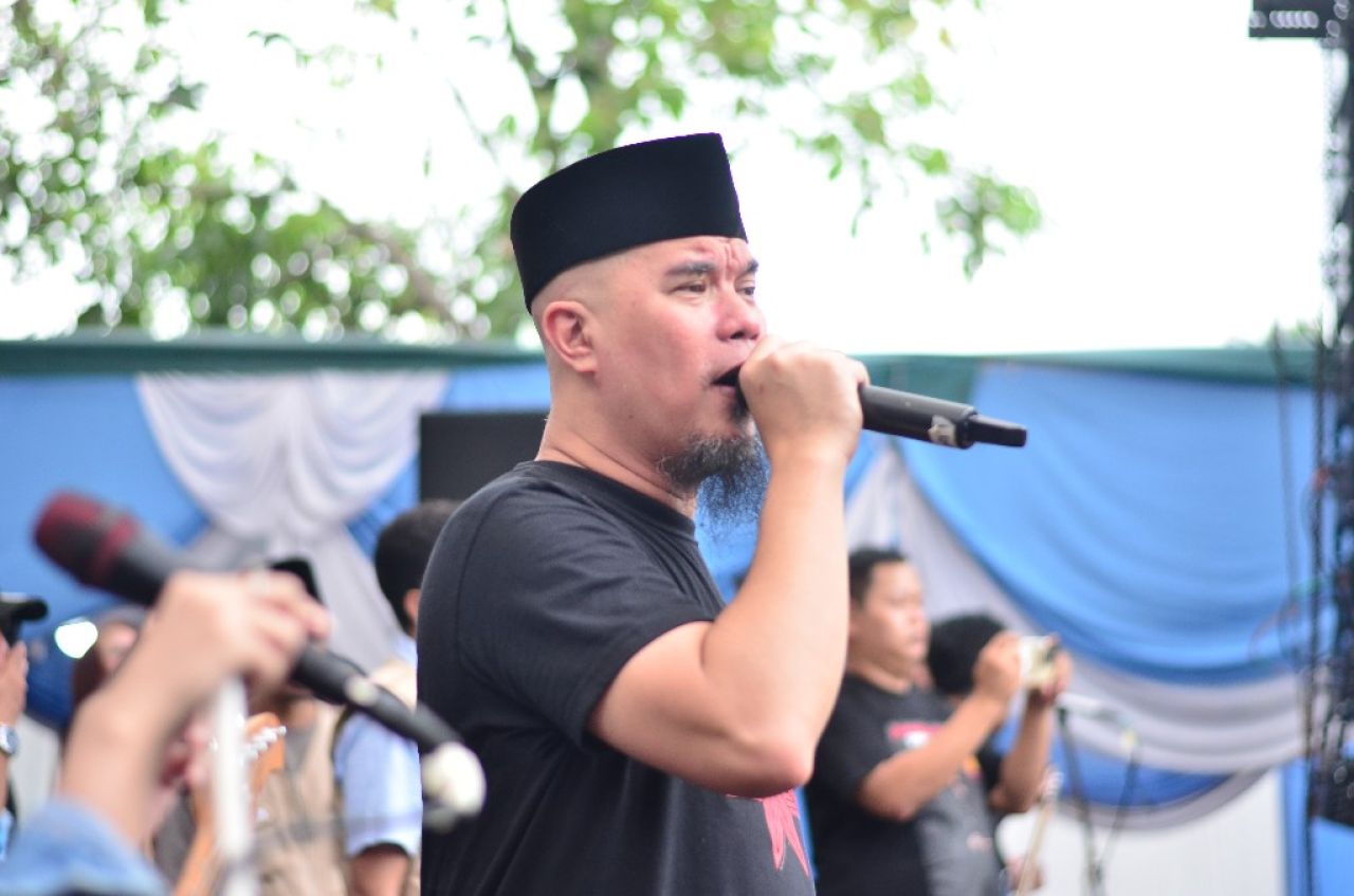 Suroboyo Banget, Konser Ahmad Dhani Bersama Relawan Pendowo Meriahkan Warga Bulak Banteng