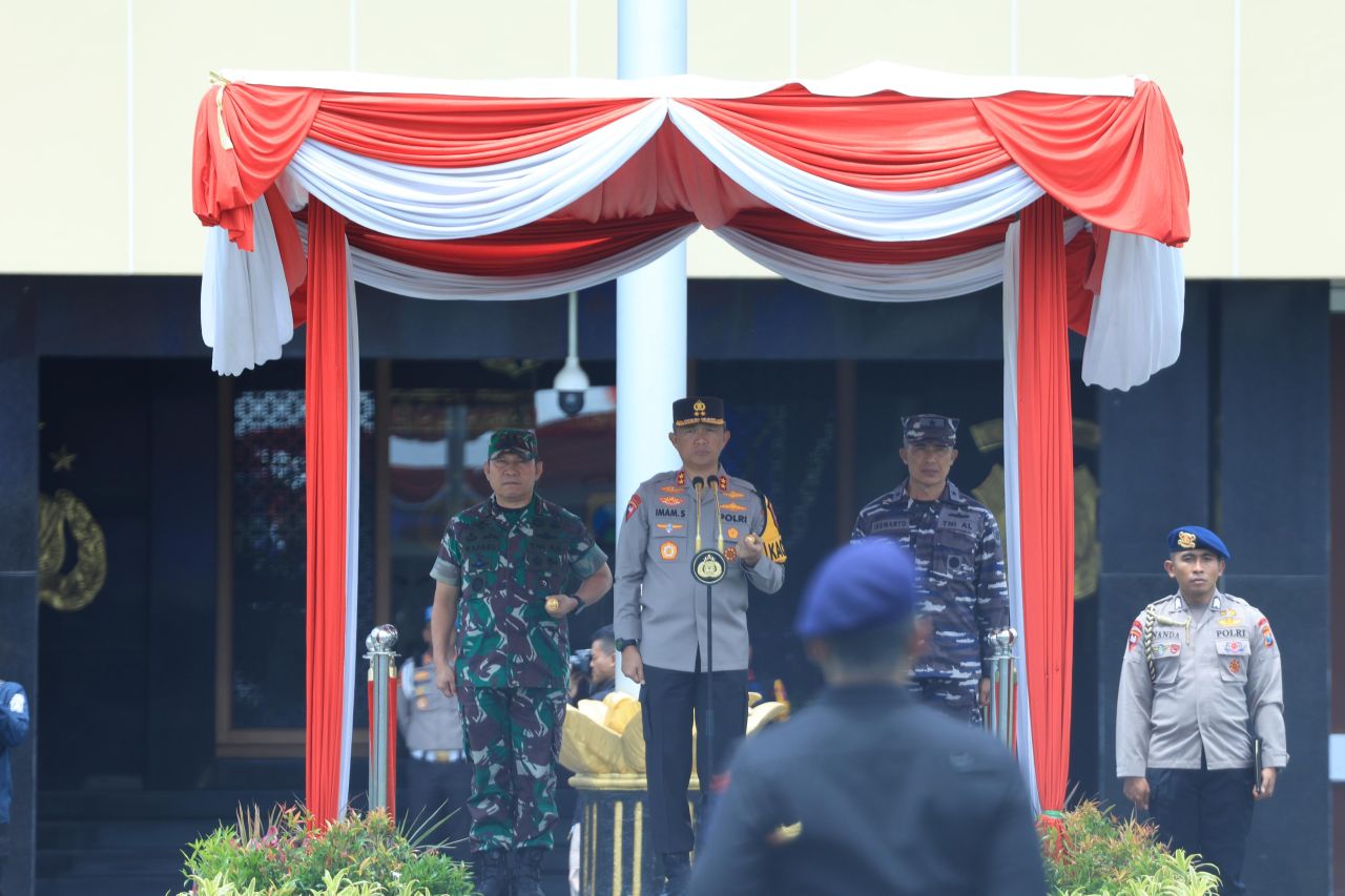 Kapolda Jatim Pimpin Apel Gelar Pasukan Gabungan Bulan Bhakti TNI Polri