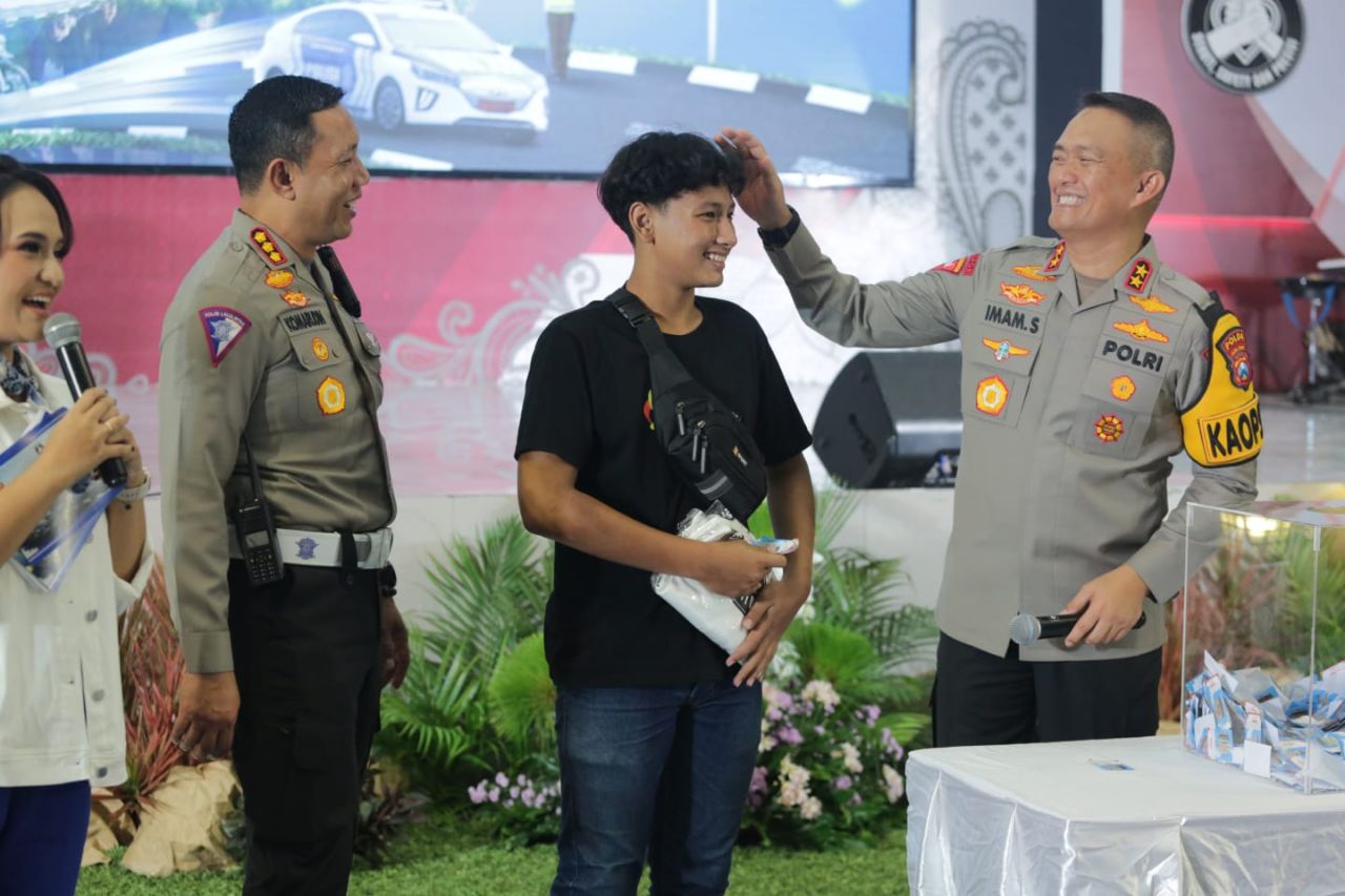 Bersama Komunitas Motor Korlantas Polri Gelar Gebyar Keselamatan Lalu Lintas 2024