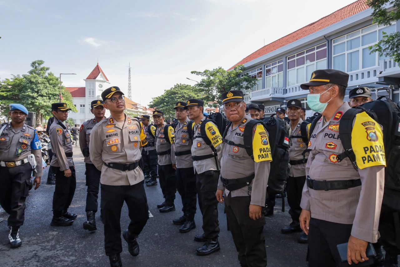 Polrestabes Surabaya Apel Pergeseran Pasukan Personel Pengamanan TPS Pemilu 2024