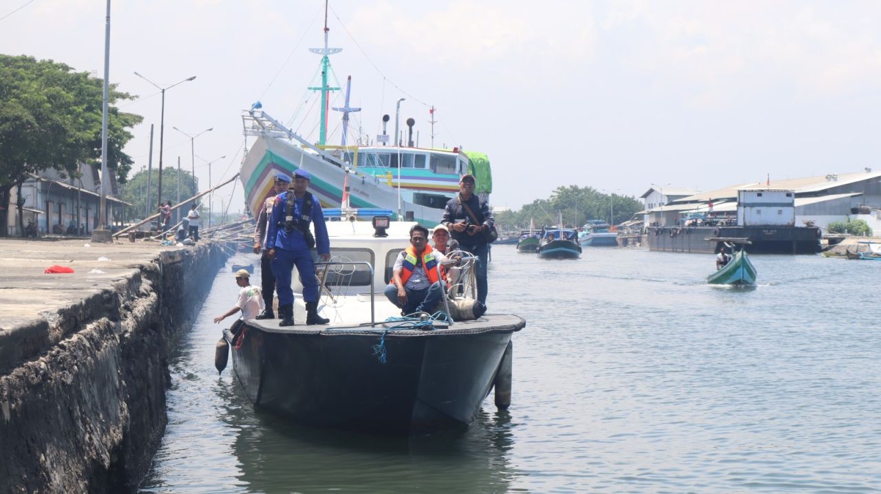 Distribusi Logistik Pemilu 2024 ke Gili Ketapang Dikawal Kapal Cepat Satpolairud